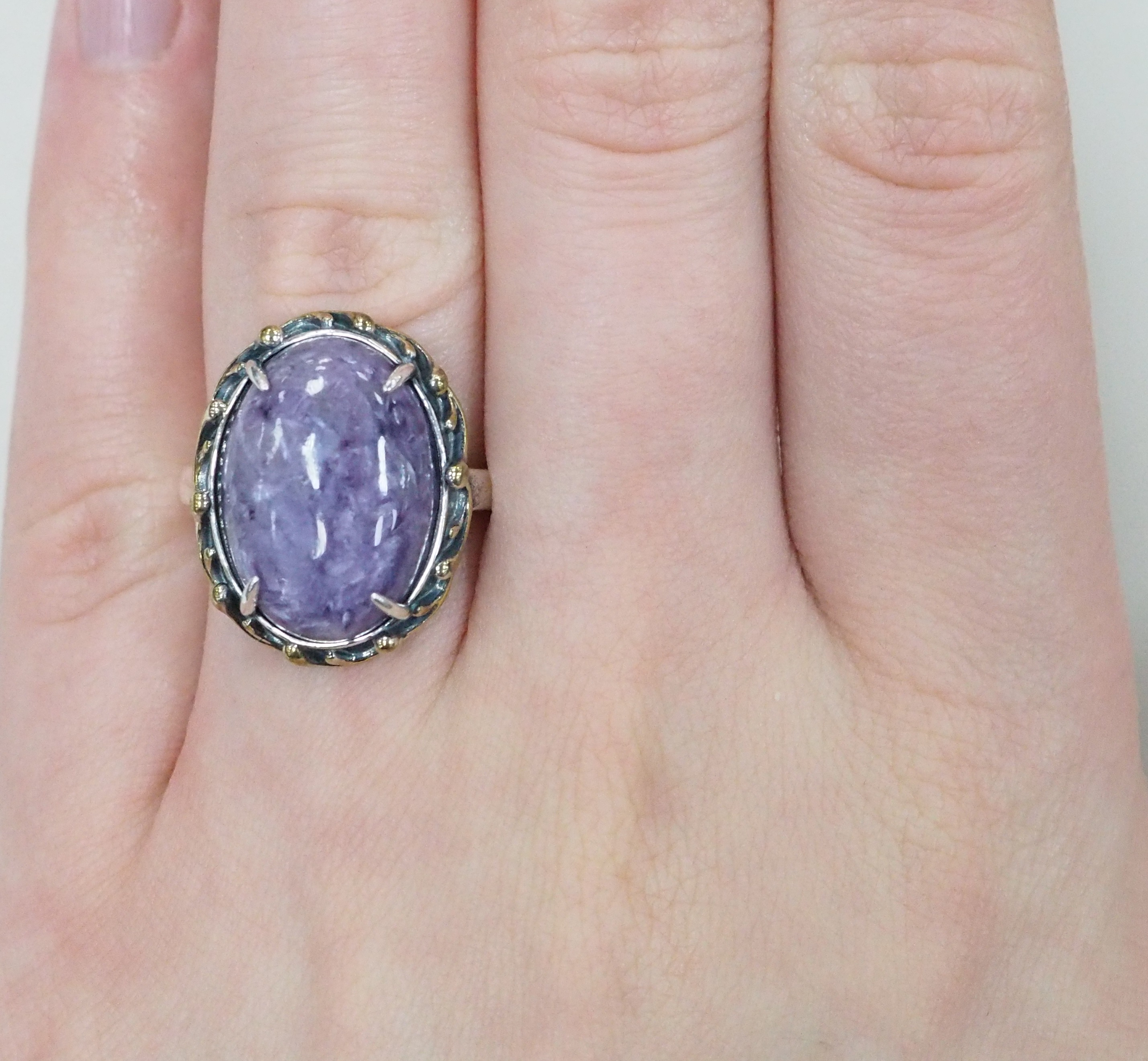 Серебряное кольцо с чароитом